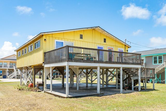 315 Seashell Drive, Surfside Beach, TX 77541