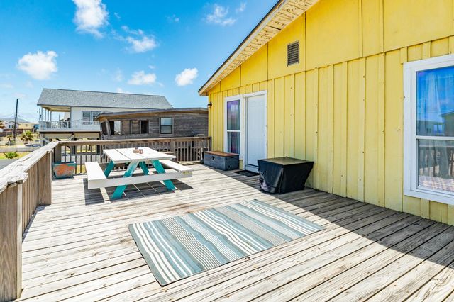 315 Seashell Drive, Surfside Beach, TX 77541