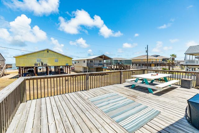 315 Seashell Drive, Surfside Beach, TX 77541