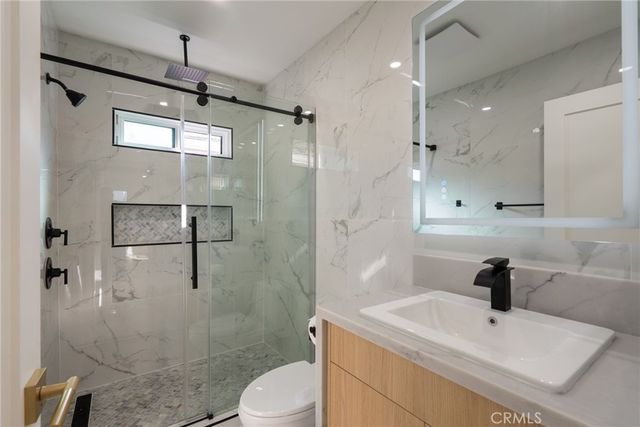 4868 La Roda, Los Angeles, CA 90041