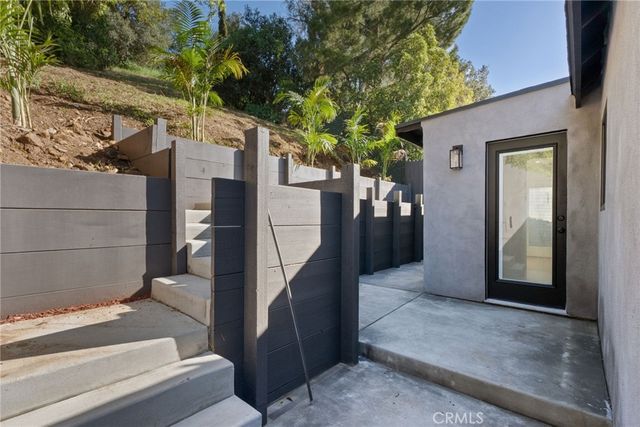 4868 La Roda, Los Angeles, CA 90041