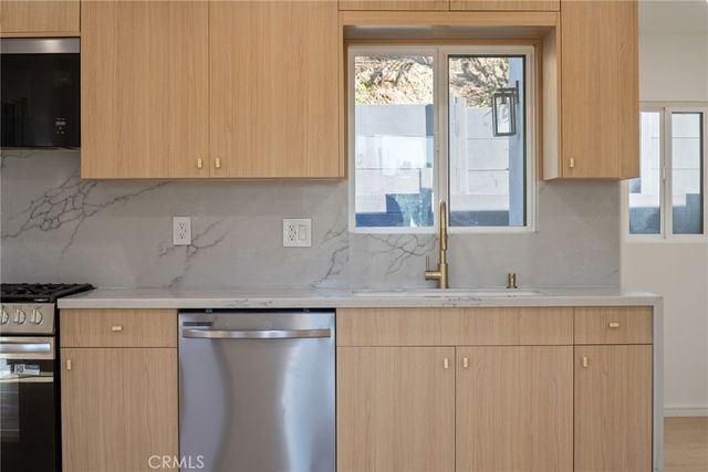 4868 La Roda, Los Angeles, CA 90041