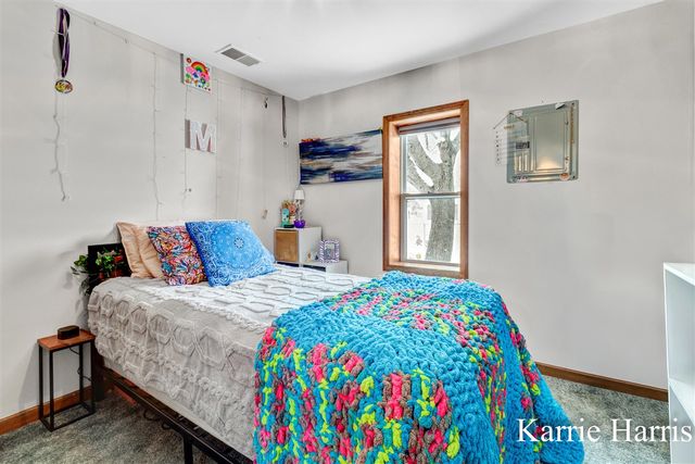 911 E Pearl Street, Greenville, MI 48838