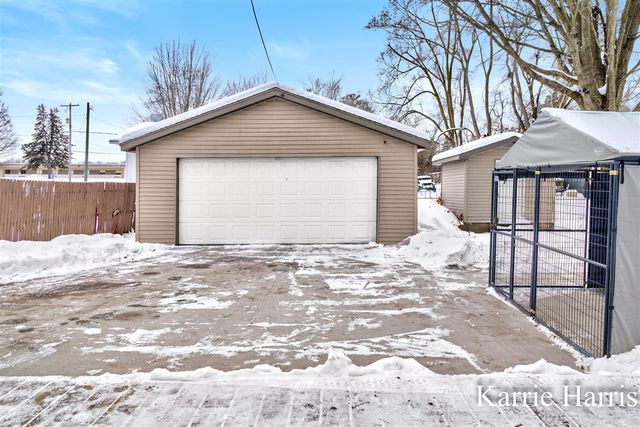 911 E Pearl Street, Greenville, MI 48838