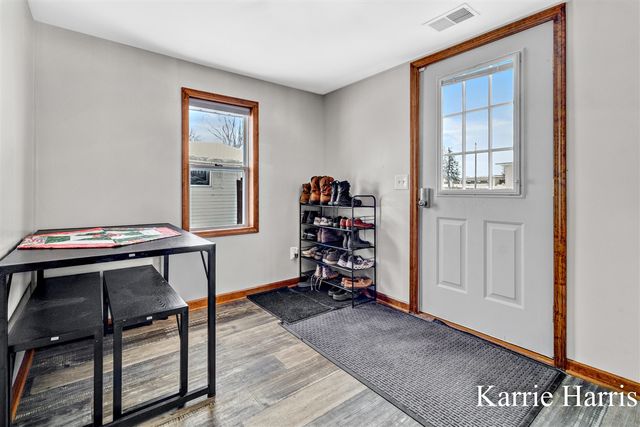 911 E Pearl Street, Greenville, MI 48838