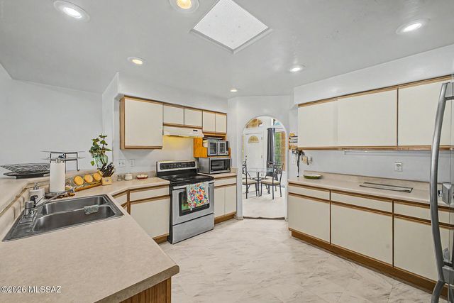 920 W Mariposa Hills Drive, Nogales, AZ 85621