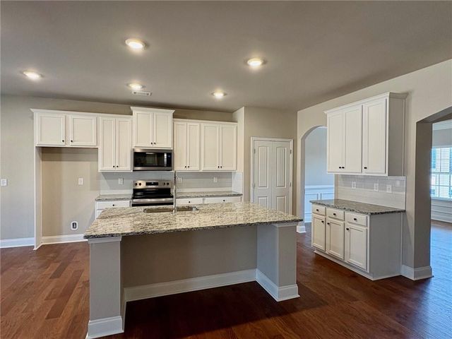 1046 Lakeview Oaks Court, Grayson, GA 30017