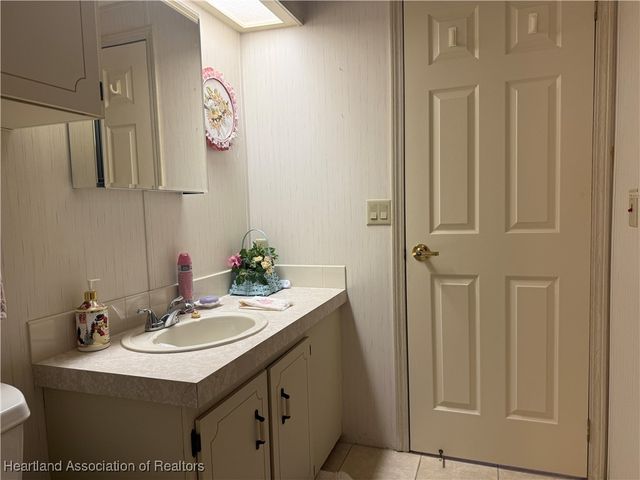 27 Venetian Parkway, Lake Placid, FL 33852