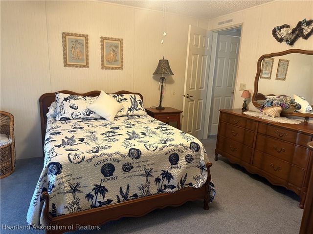 27 Venetian Parkway, Lake Placid, FL 33852