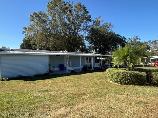 27 Venetian Parkway, Lake Placid, FL 33852