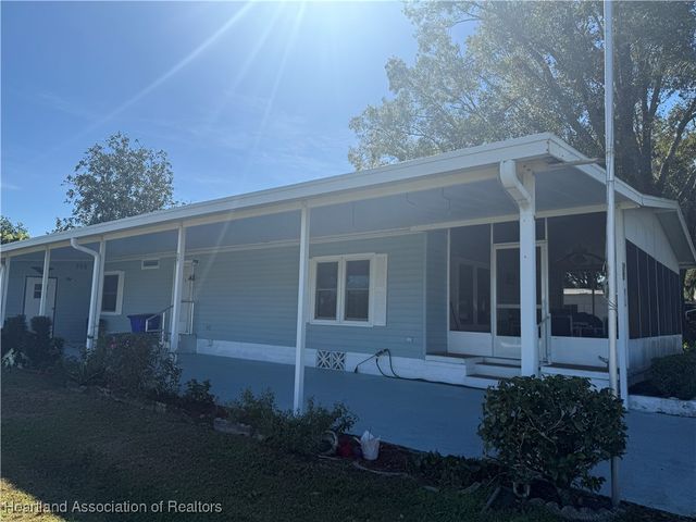 27 Venetian Parkway, Lake Placid, FL 33852