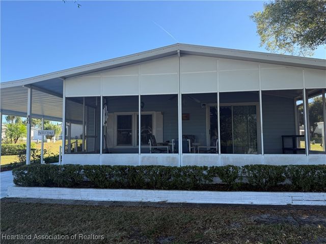 27 Venetian Parkway, Lake Placid, FL 33852