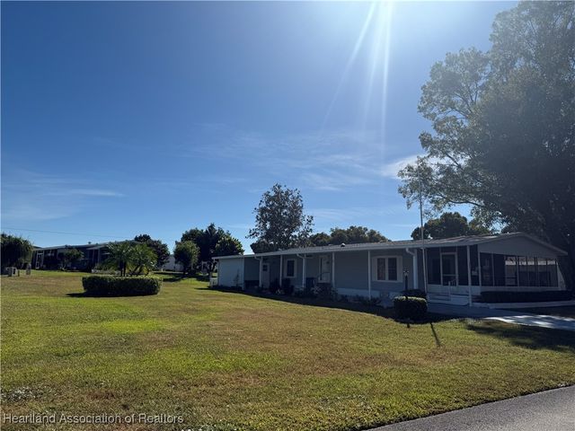 27 Venetian Parkway, Lake Placid, FL 33852