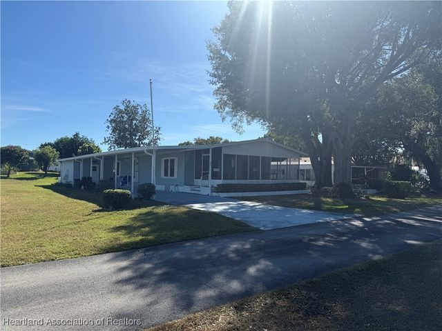 27 Venetian Parkway, Lake Placid, FL 33852