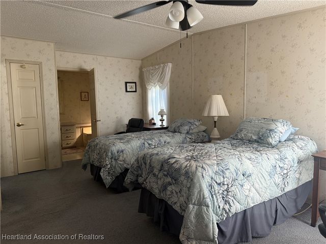 27 Venetian Parkway, Lake Placid, FL 33852