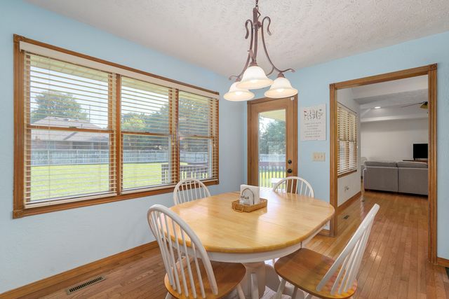 4668 S Warren Road, Springfield, MO 65810