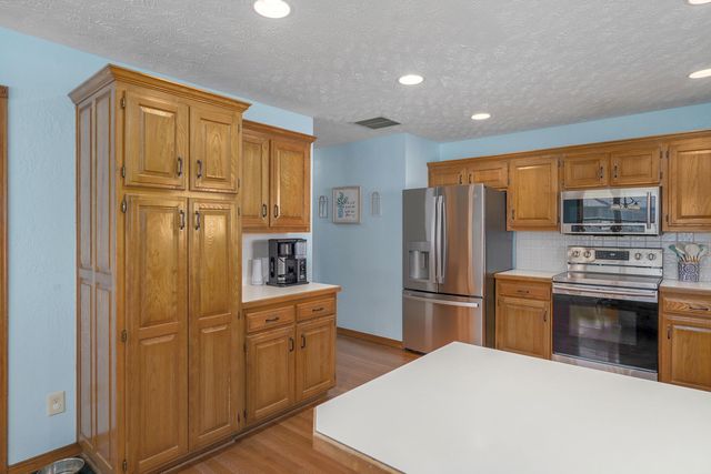 4668 S Warren Road, Springfield, MO 65810