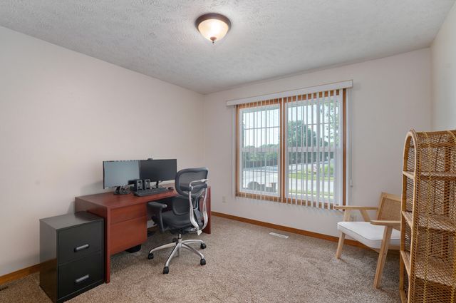 4668 S Warren Road, Springfield, MO 65810