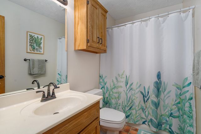 4668 S Warren Road, Springfield, MO 65810