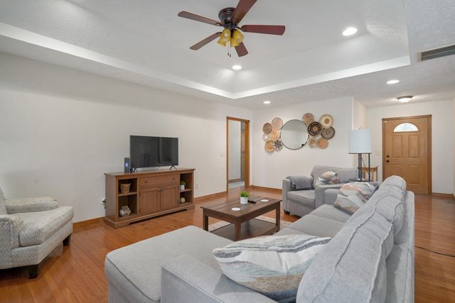 4668 S Warren Road, Springfield, MO 65810