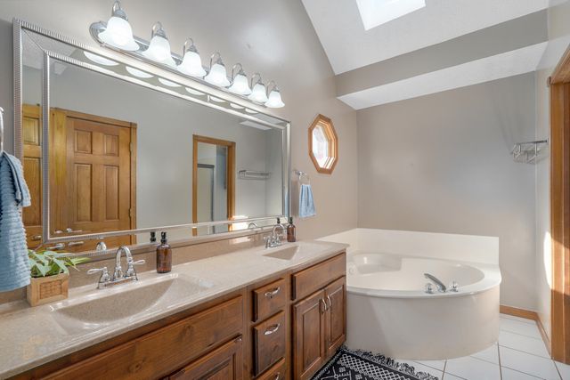 4668 S Warren Road, Springfield, MO 65810