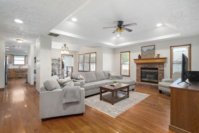 4668 S Warren Road, Springfield, MO 65810