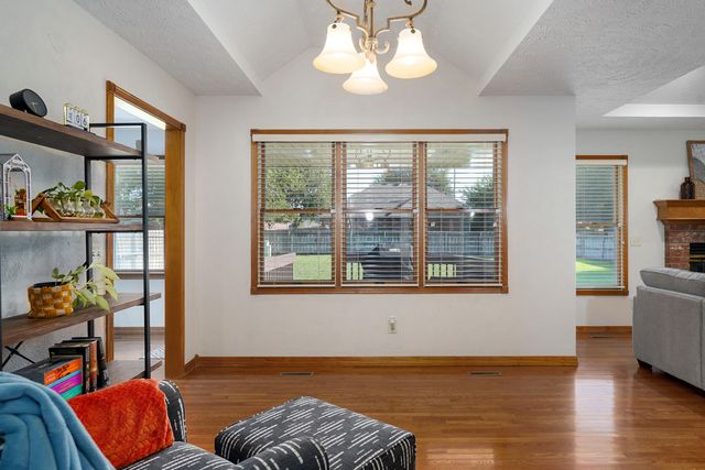 4668 S Warren Road, Springfield, MO 65810