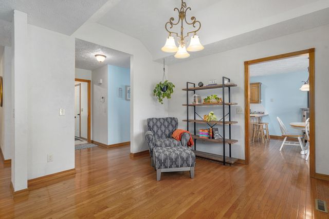 4668 S Warren Road, Springfield, MO 65810