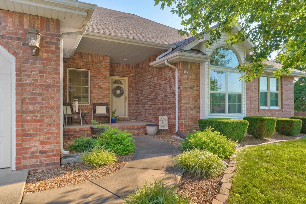 4668 S Warren Road, Springfield, MO 65810