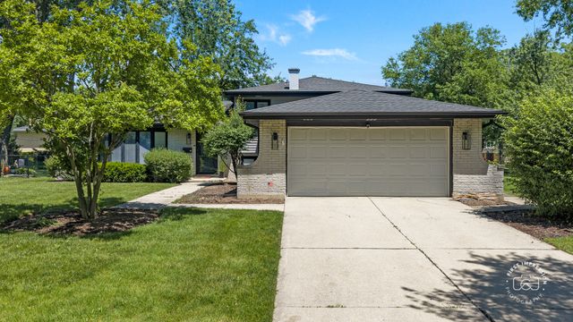 18W088 Claremont Drive, Darien, IL 60561
