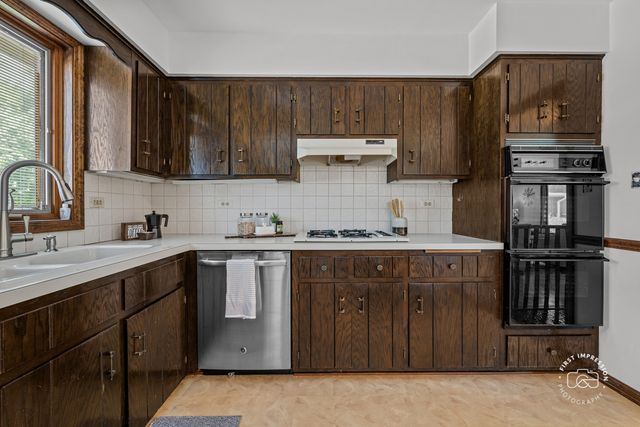 18W088 Claremont Drive, Darien, IL 60561