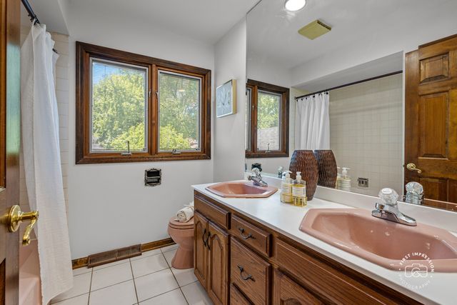 18W088 Claremont Drive, Darien, IL 60561