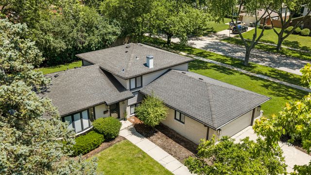 18W088 Claremont Drive, Darien, IL 60561