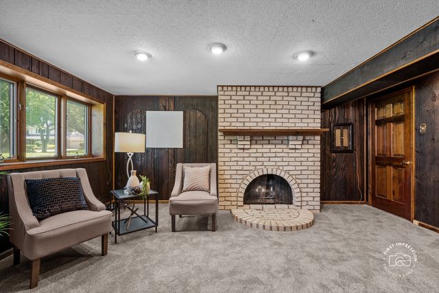 18W088 Claremont Drive, Darien, IL 60561