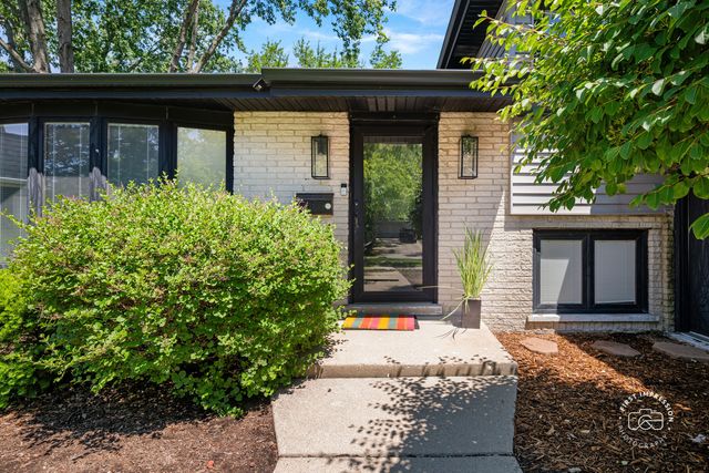18W088 Claremont Drive, Darien, IL 60561