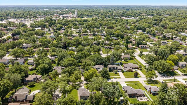 18W088 Claremont Drive, Darien, IL 60561