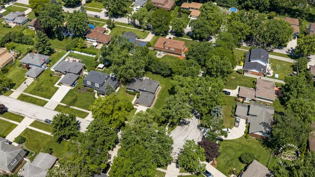 18W088 Claremont Drive, Darien, IL 60561