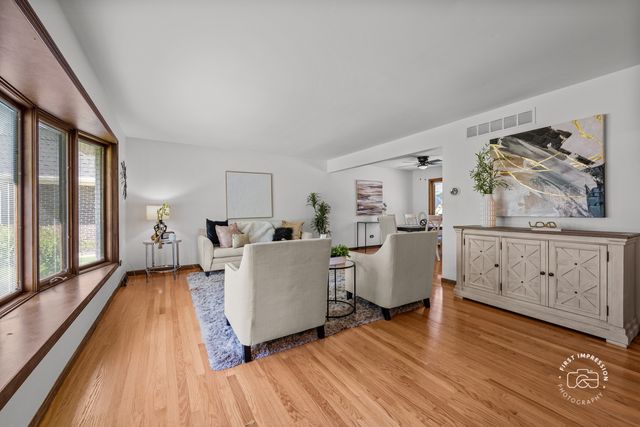 18W088 Claremont Drive, Darien, IL 60561