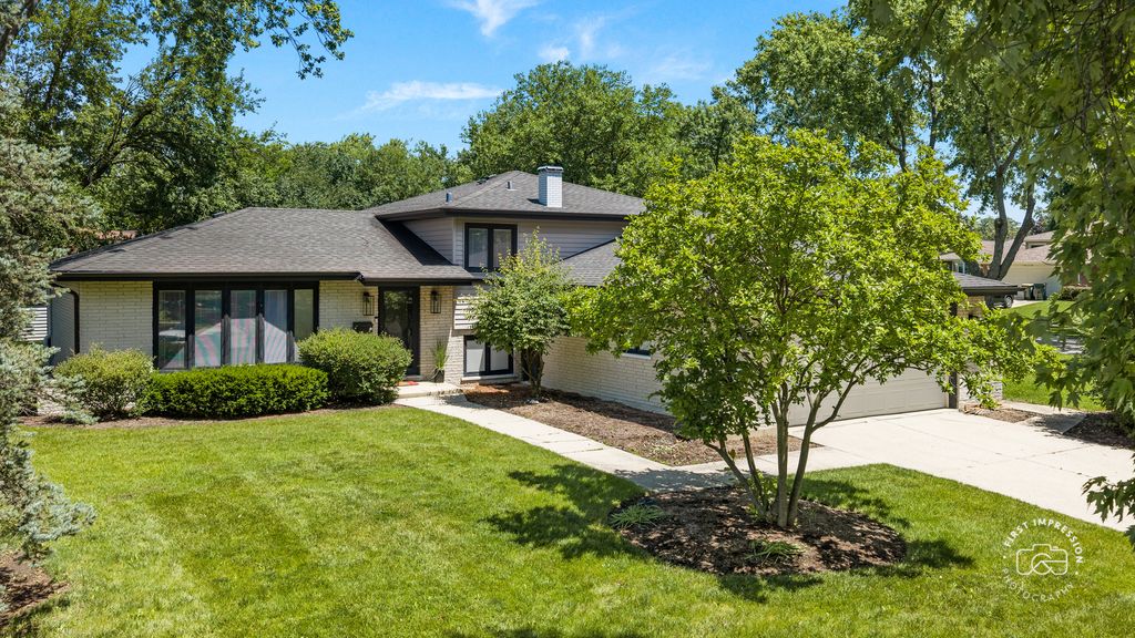 18W088 Claremont Drive, Darien, IL 60561