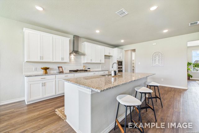 106 Poe Parkway, Castroville, TX 78009