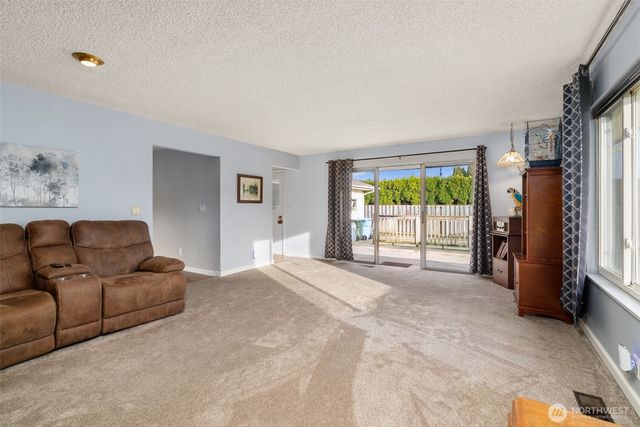 1708 6th Ave SW, Puyallup, WA 98371