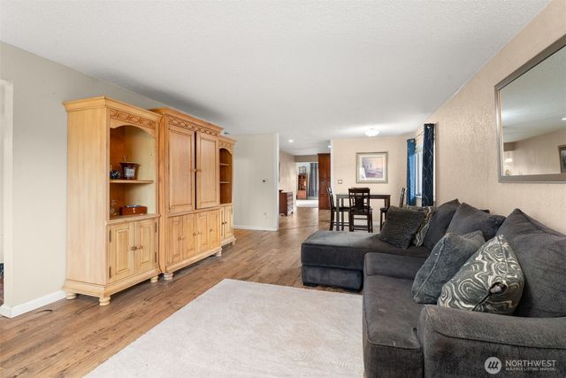 1708 6th Ave SW, Puyallup, WA 98371