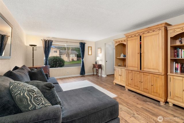 1708 6th Ave SW, Puyallup, WA 98371