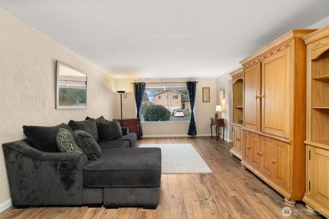 1708 6th Ave SW, Puyallup, WA 98371