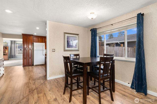 1708 6th Ave SW, Puyallup, WA 98371