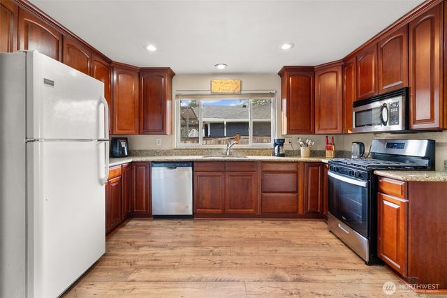 1708 6th Ave SW, Puyallup, WA 98371