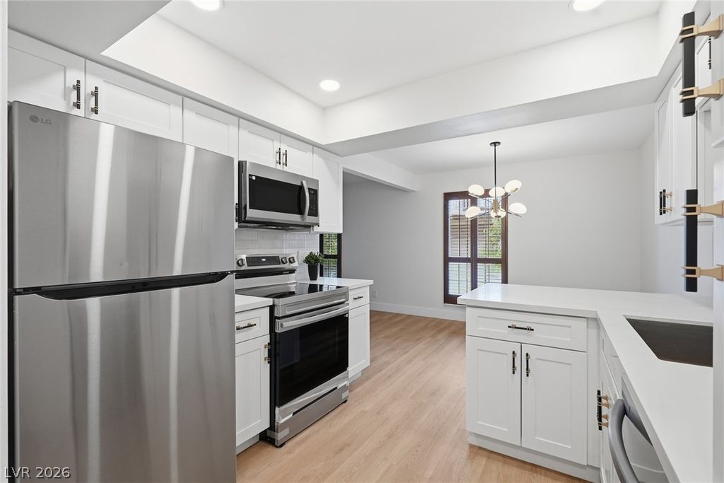 3045 Pinehurst Drive B, Las Vegas, NV 89109 — photo 4