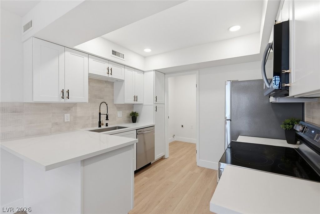 3045 Pinehurst Drive B, Las Vegas, NV 89109 — photo 5