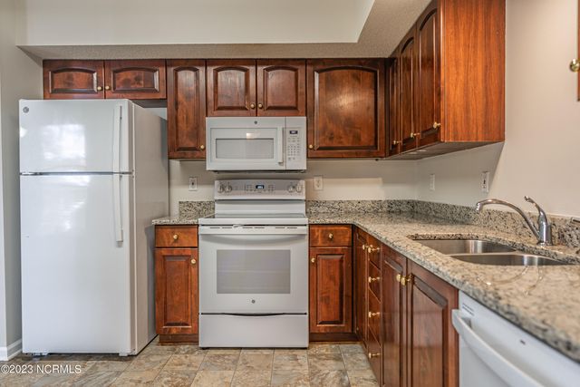 22 La Quinta Loop, Pinehurst, NC 28374