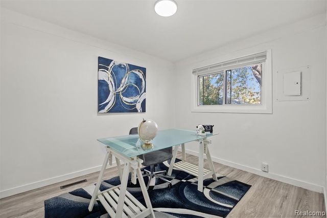 5749 Detroit Street, Dearborn Heights, MI 48125